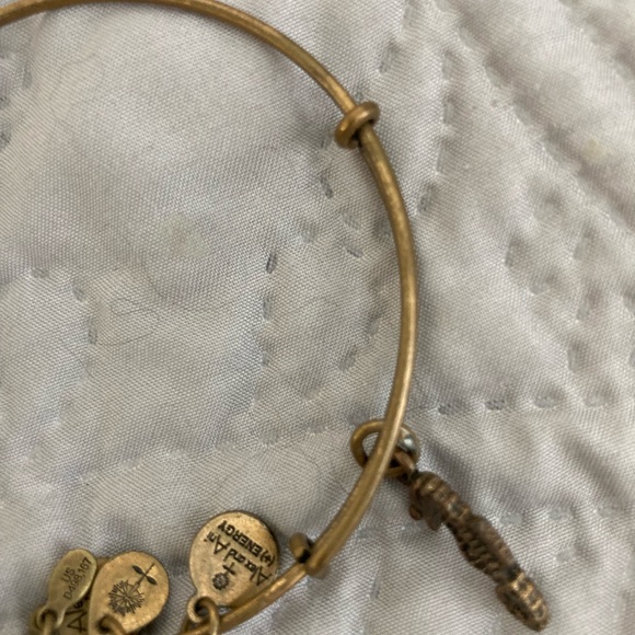 Alex & Ani 5 bracelets good condition - Picture 4 of 6